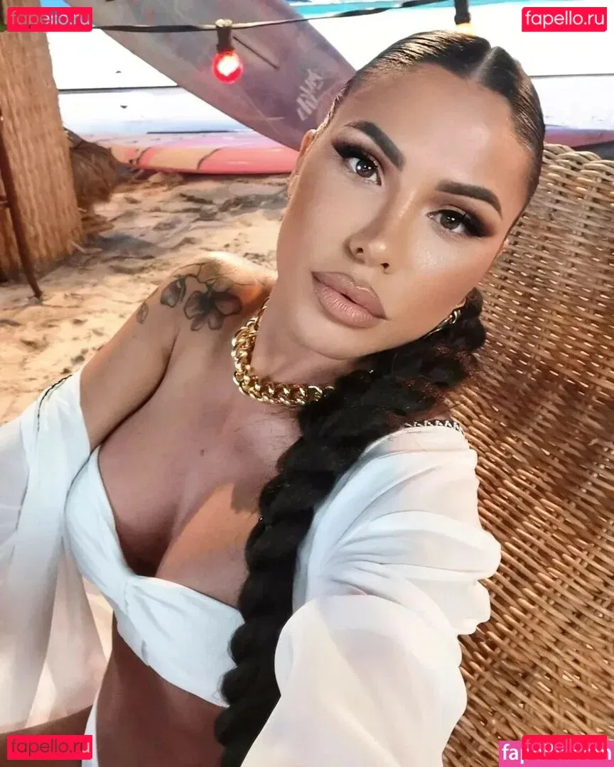 Sandra A Onlyfans Photo Gallery 