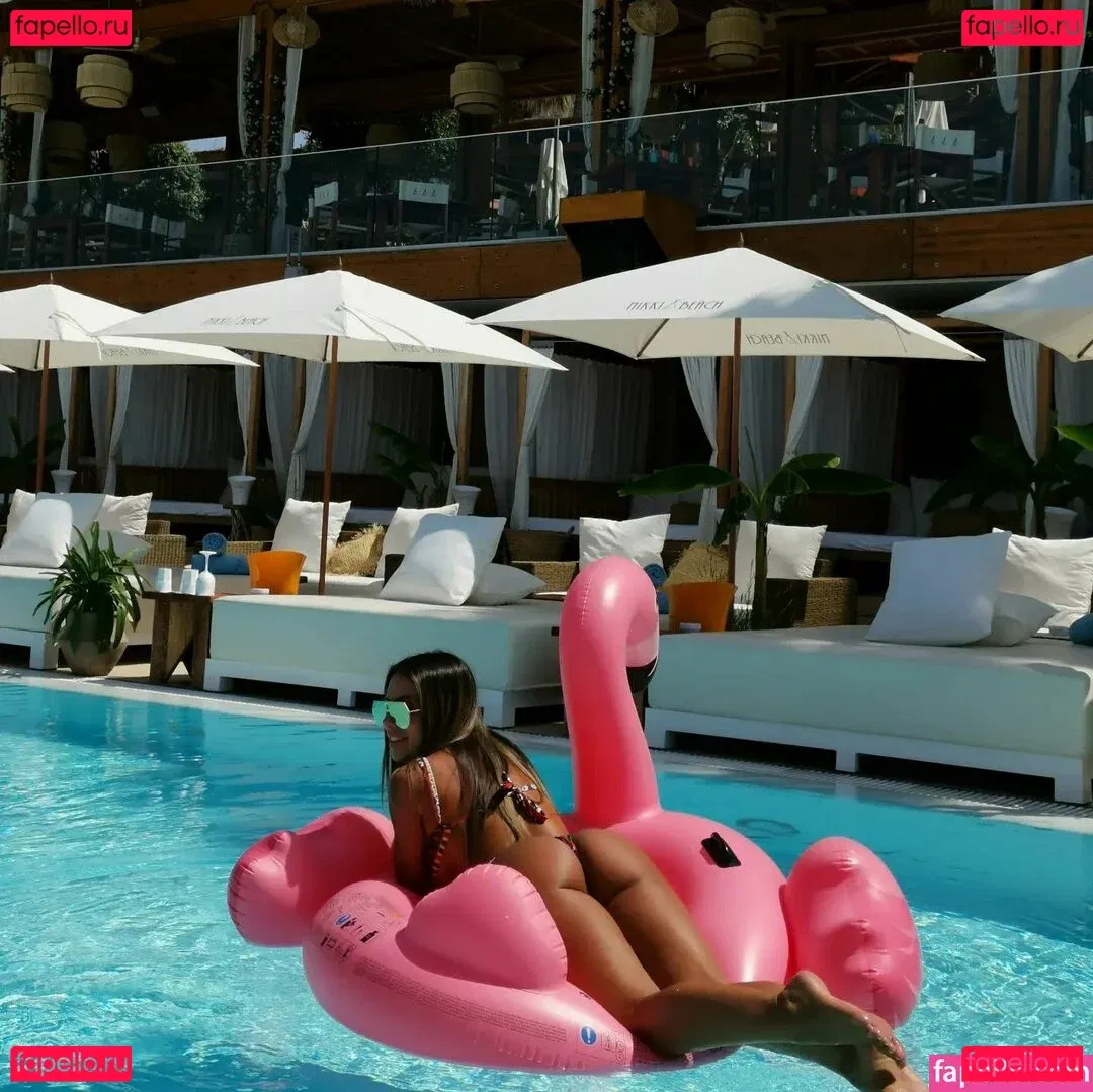 Sandra A Onlyfans Photo Gallery 