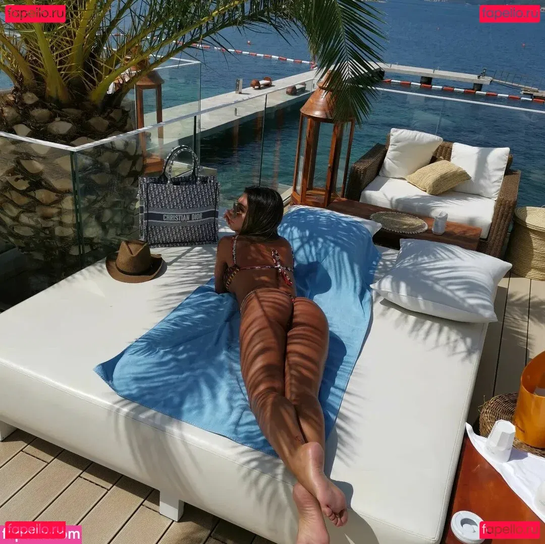 Sandra A Onlyfans Photo Gallery 