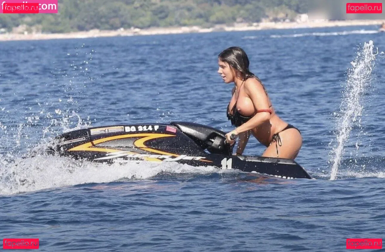 Sandra A Onlyfans Photo Gallery 