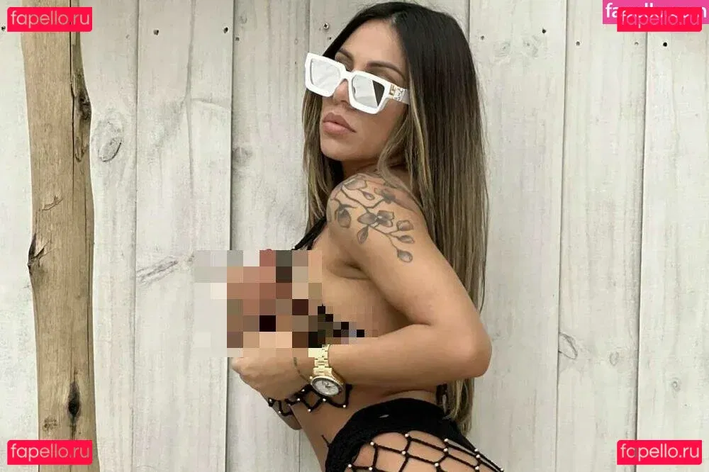 Sandra A Onlyfans Photo Gallery 