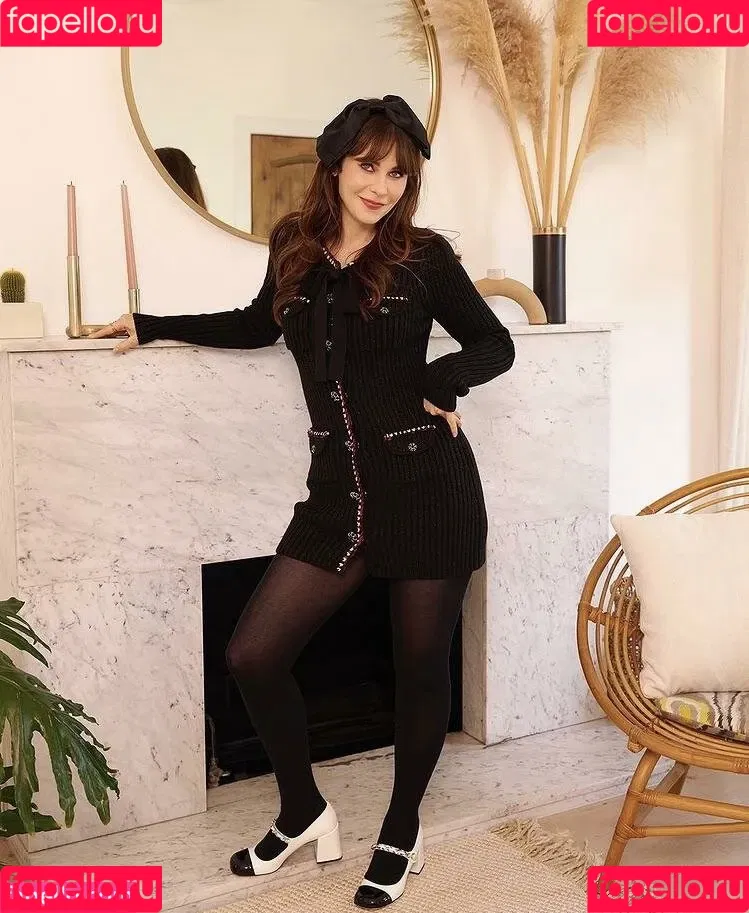 Zooey Deschanel Onlyfans Photo Gallery 