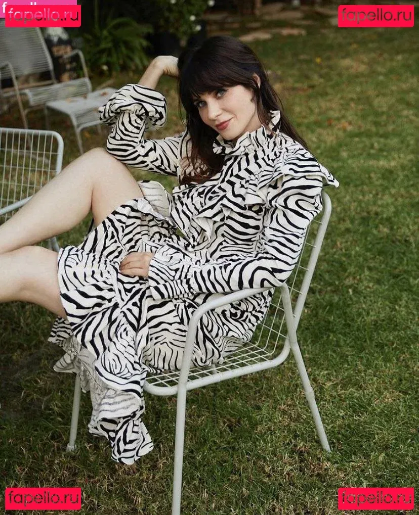 Zooey Deschanel Onlyfans Photo Gallery 