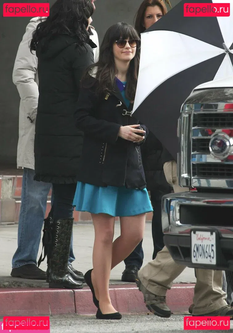 Zooey Deschanel Onlyfans Photo Gallery 