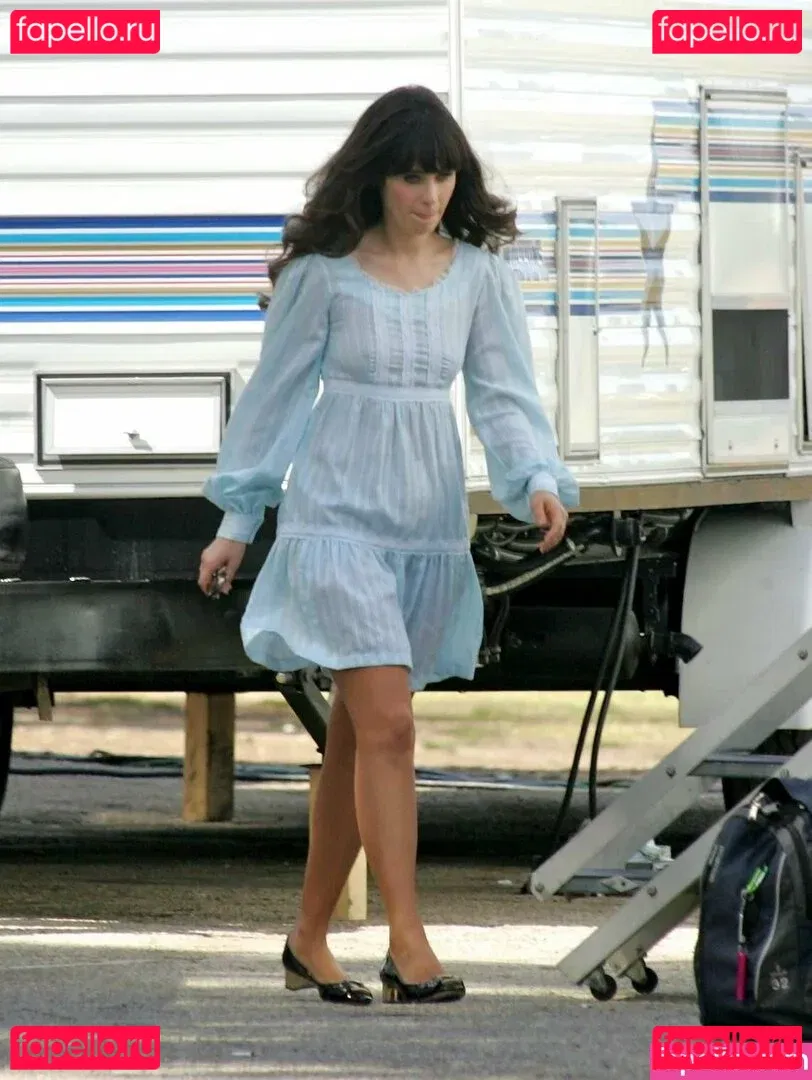 Zooey Deschanel Onlyfans Photo Gallery 