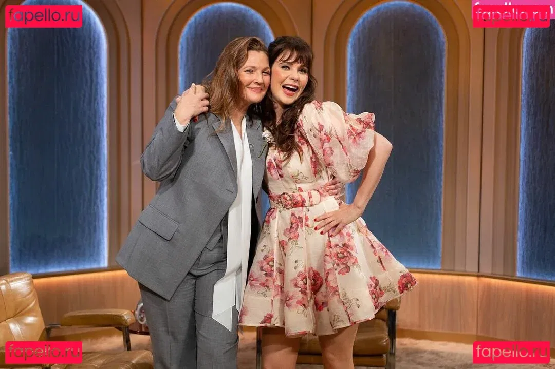 Zooey Deschanel Onlyfans Photo Gallery 