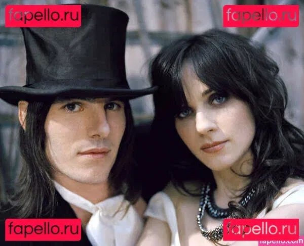 Zooey Deschanel Onlyfans Photo Gallery 