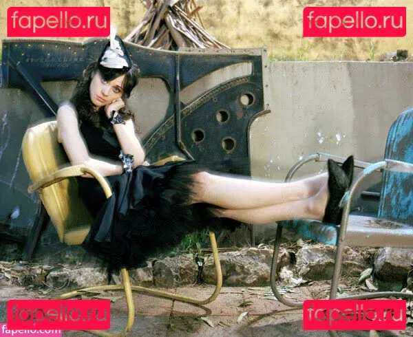 Zooey Deschanel Onlyfans Photo Gallery 