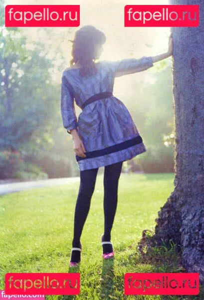 Zooey Deschanel Onlyfans Photo Gallery 