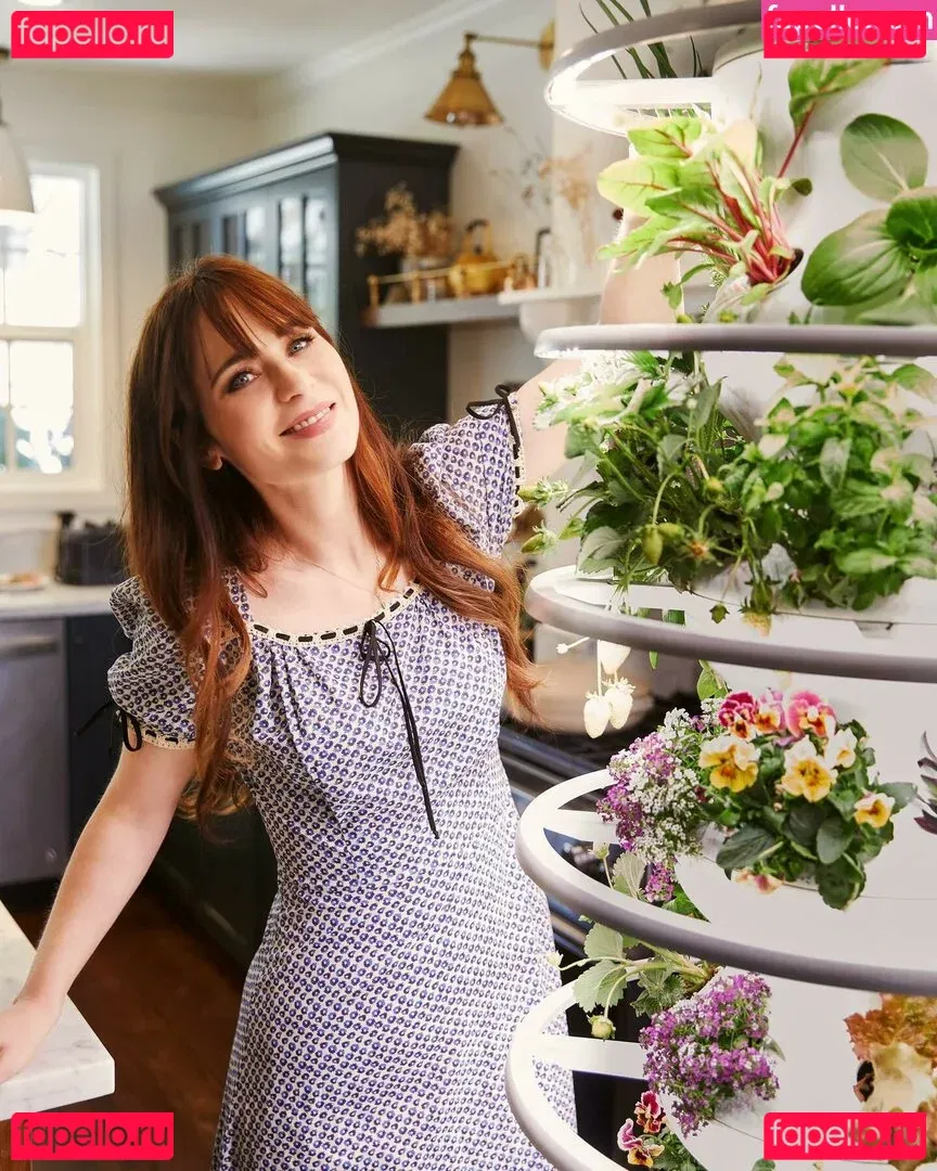 Zooey Deschanel Onlyfans Photo Gallery 