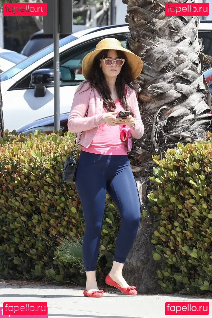 Zooey Deschanel Onlyfans Photo Gallery 