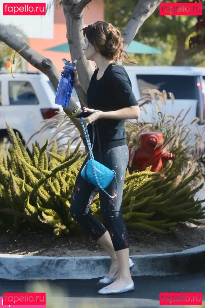 Zooey Deschanel Onlyfans Photo Gallery 