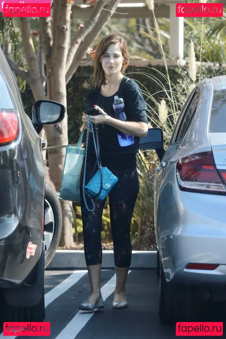 Zooey Deschanel Onlyfans Photo Gallery 