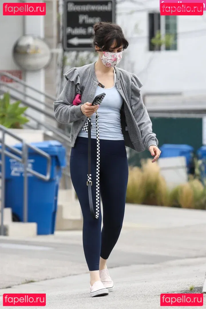 Zooey Deschanel Onlyfans Photo Gallery 