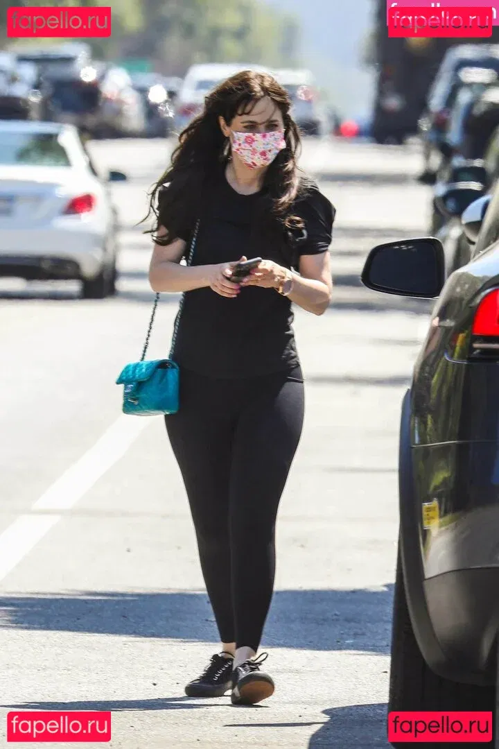 Zooey Deschanel Onlyfans Photo Gallery 