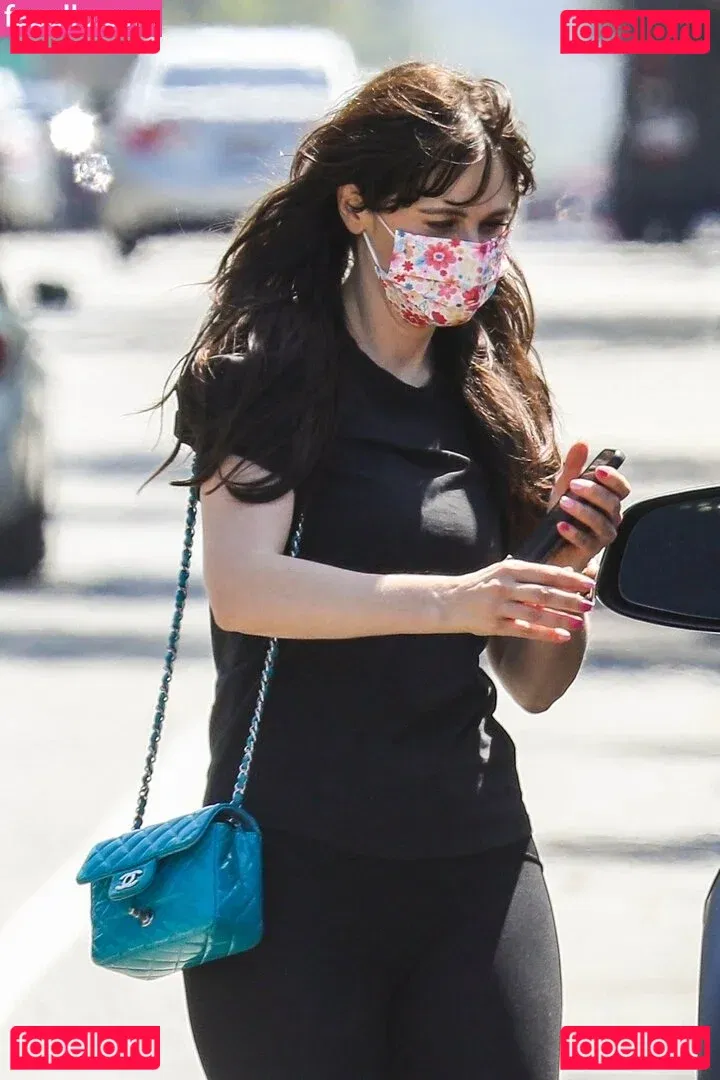 Zooey Deschanel Onlyfans Photo Gallery 