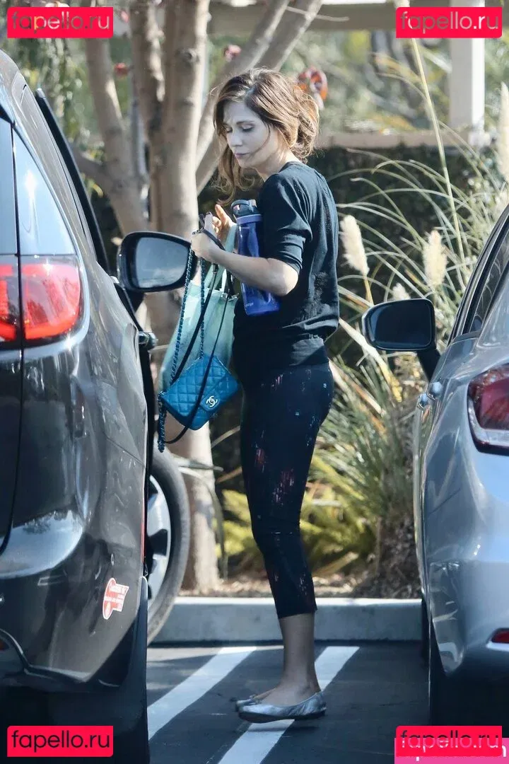 Zooey Deschanel Onlyfans Photo Gallery 