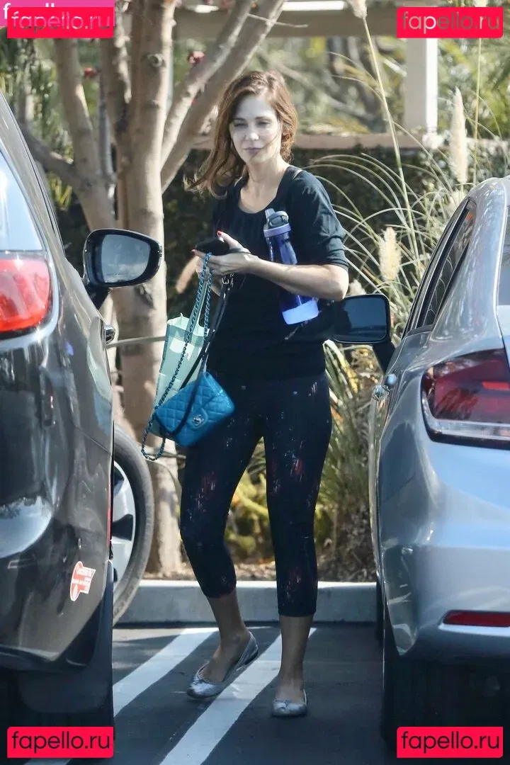 Zooey Deschanel Onlyfans Photo Gallery 