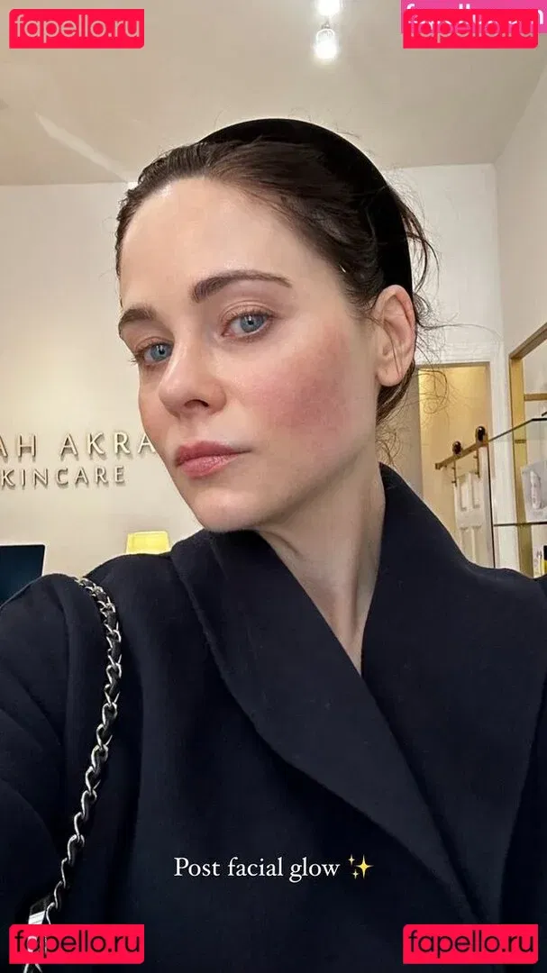 Zooey Deschanel Onlyfans Photo Gallery 