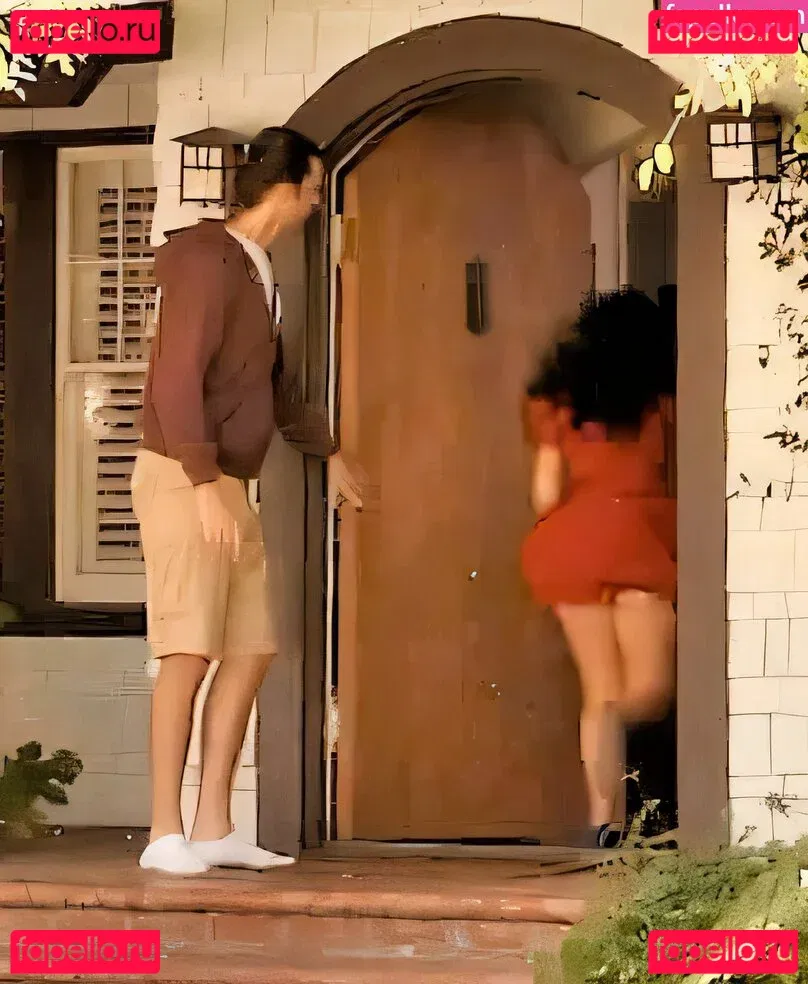 Zooey Deschanel Onlyfans Photo Gallery 