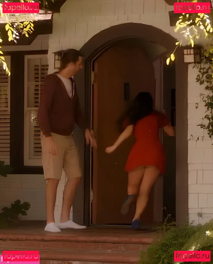 Zooey Deschanel Onlyfans Photo Gallery 