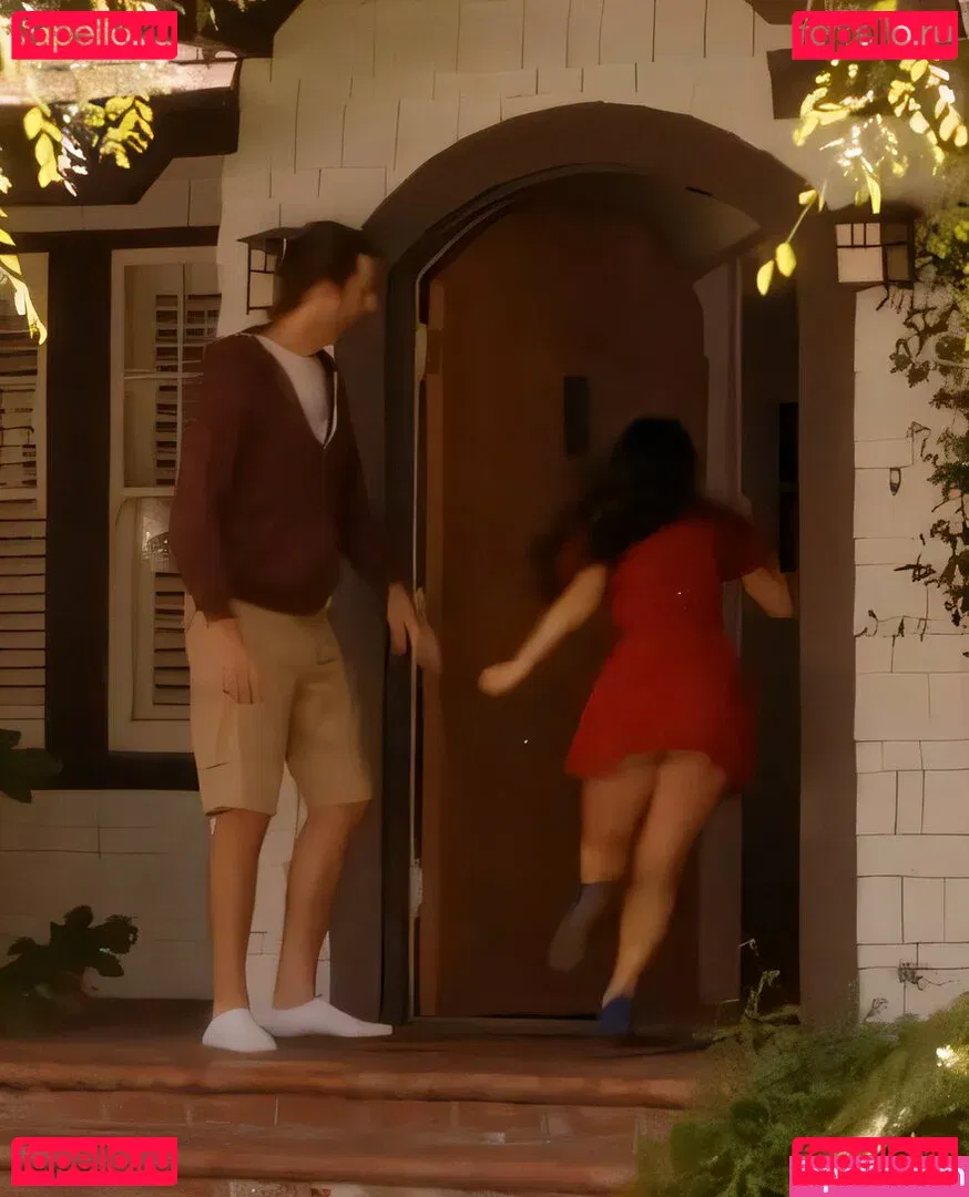 Zooey Deschanel Onlyfans Photo Gallery 