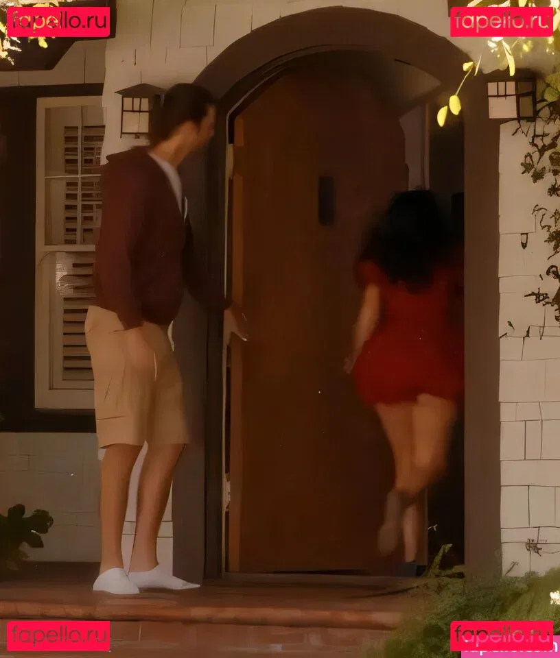 Zooey Deschanel Onlyfans Photo Gallery 