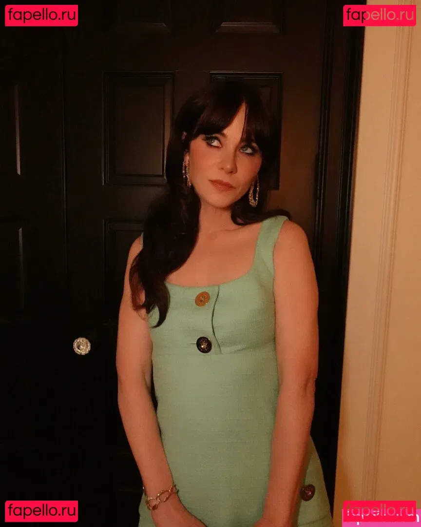 Zooey Deschanel Onlyfans Photo Gallery 