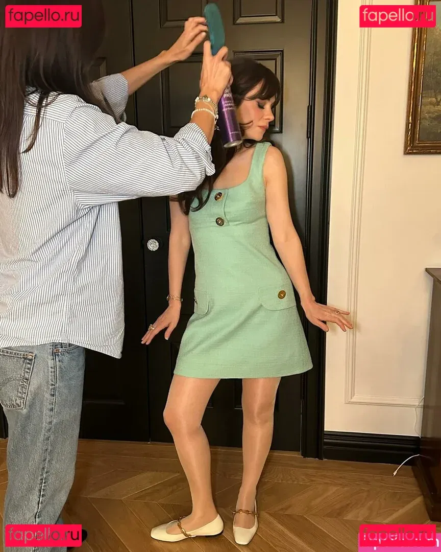 Zooey Deschanel Onlyfans Photo Gallery 