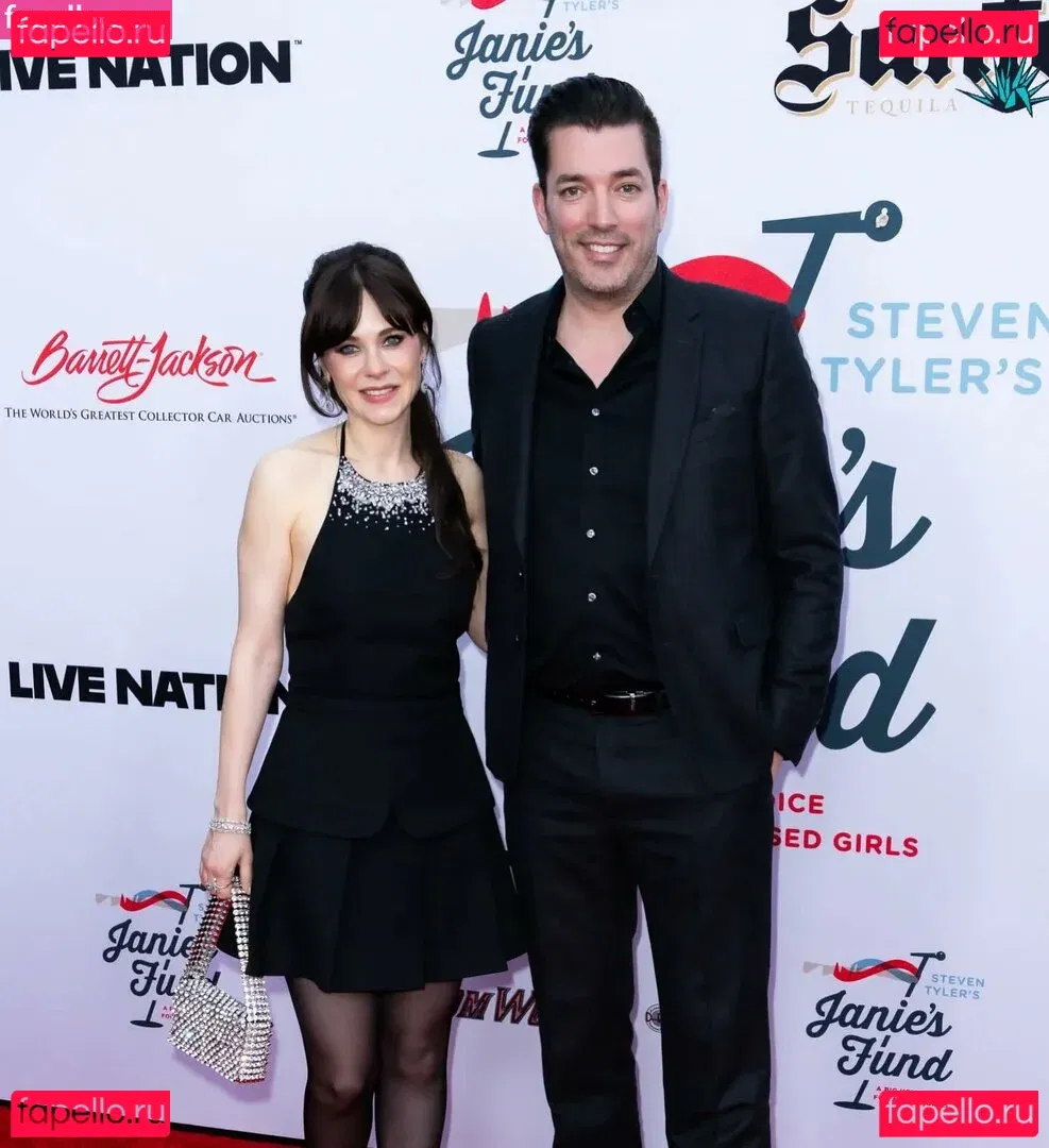 Zooey Deschanel Onlyfans Photo Gallery 