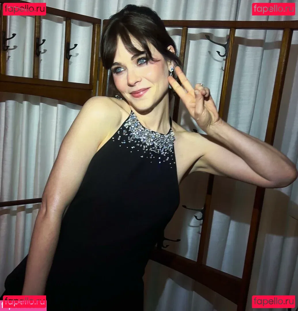Zooey Deschanel Onlyfans Photo Gallery 