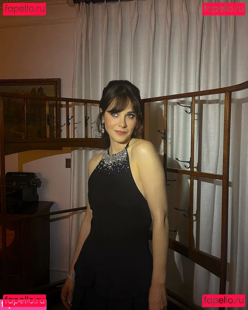 Zooey Deschanel Onlyfans Photo Gallery 