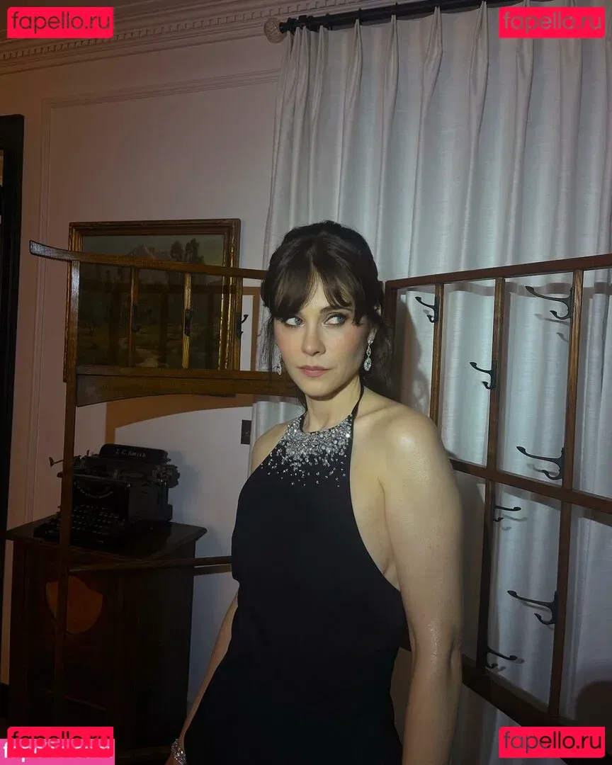 Zooey Deschanel Onlyfans Photo Gallery 