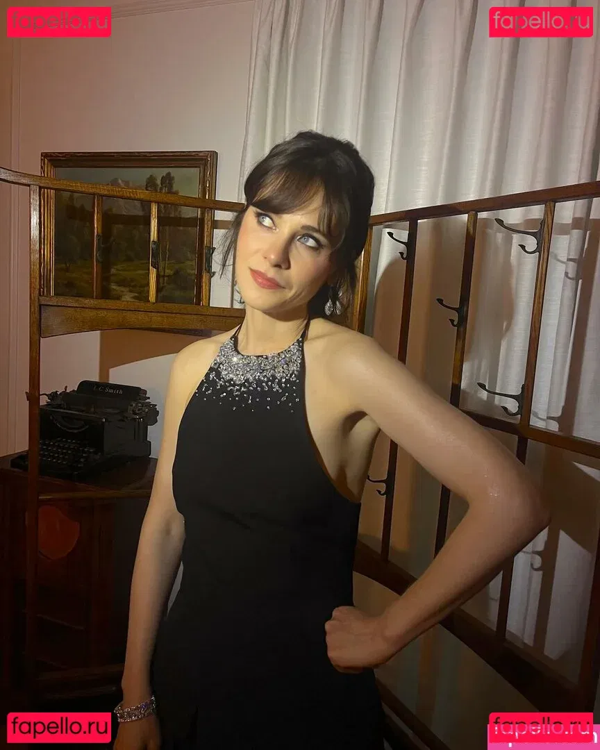 Zooey Deschanel Onlyfans Photo Gallery 