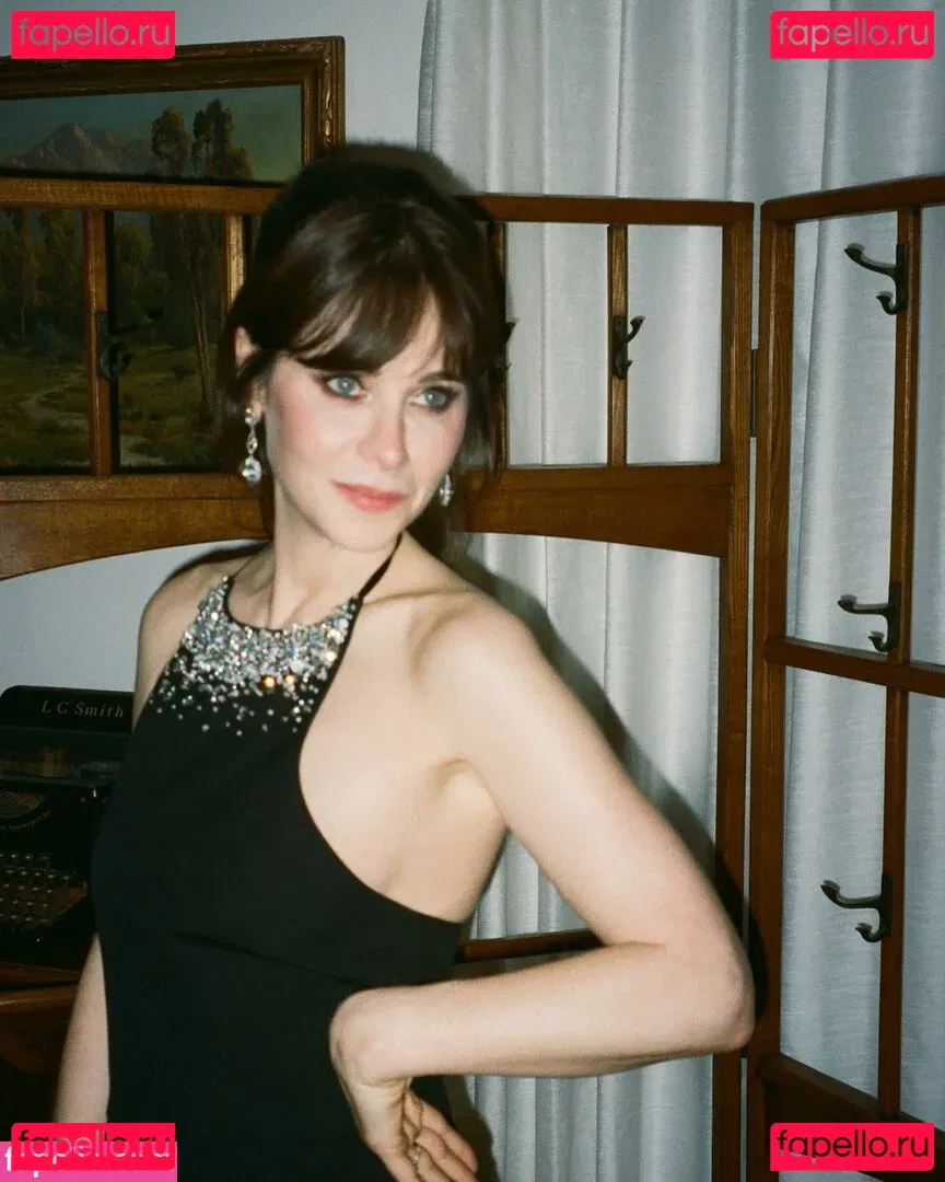 Zooey Deschanel Onlyfans Photo Gallery 