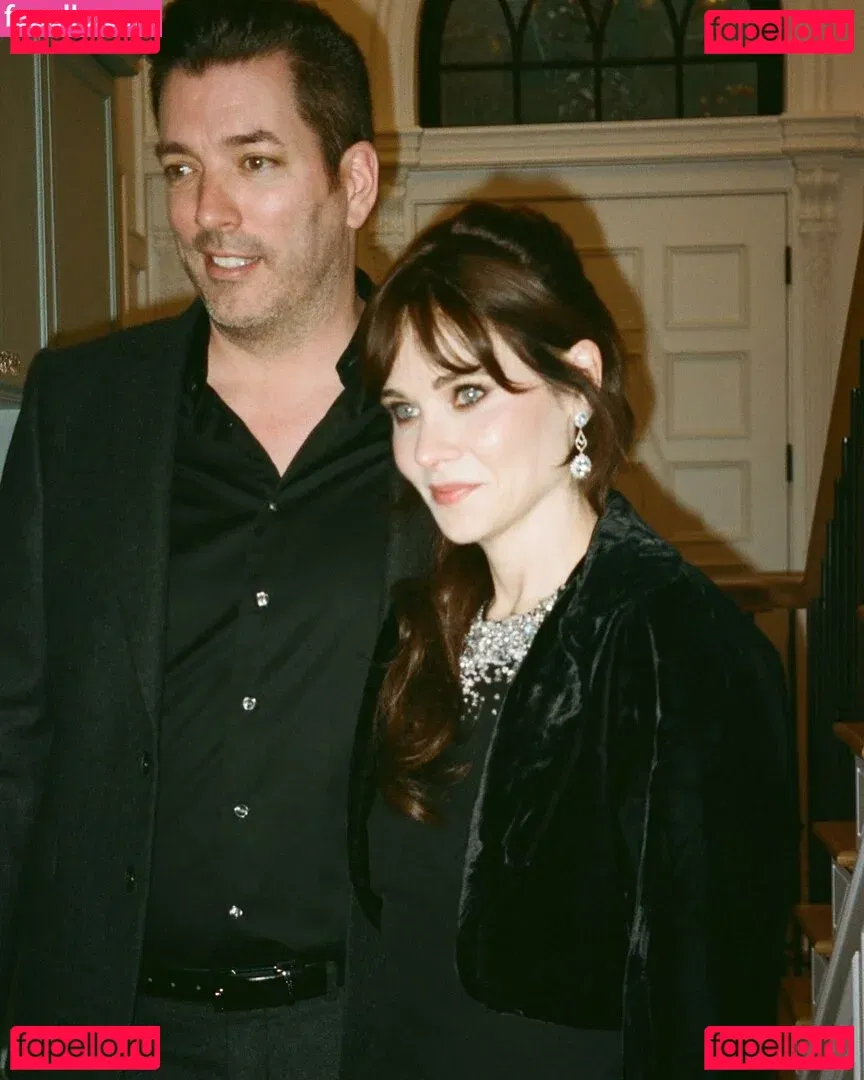 Zooey Deschanel Onlyfans Photo Gallery 