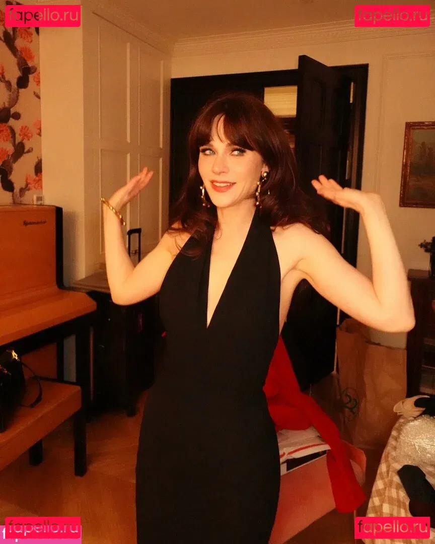 Zooey Deschanel Onlyfans Photo Gallery 