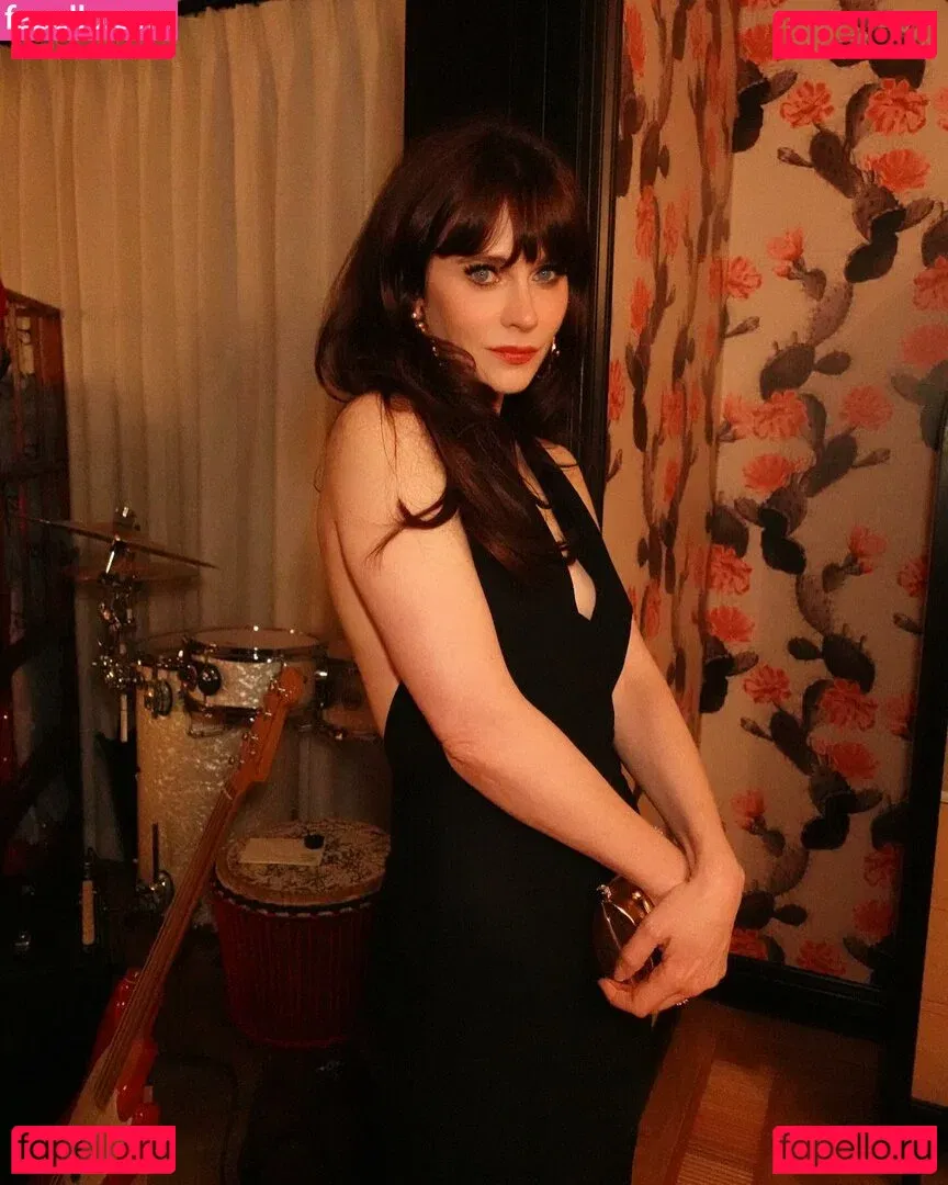 Zooey Deschanel Onlyfans Photo Gallery 