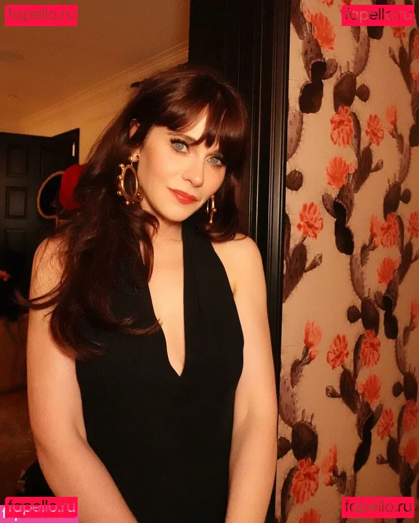 Zooey Deschanel Onlyfans Photo Gallery 