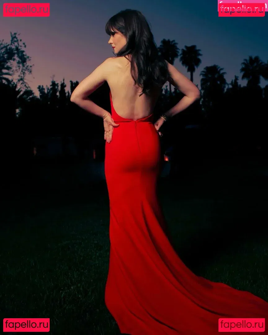 Zooey Deschanel Onlyfans Photo Gallery 