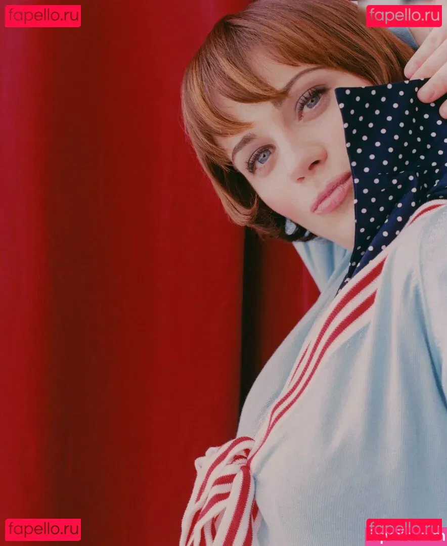 Zooey Deschanel Onlyfans Photo Gallery 