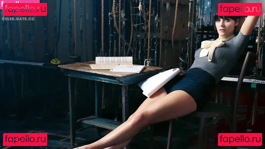 Zooey Deschanel Onlyfans Photo Gallery 