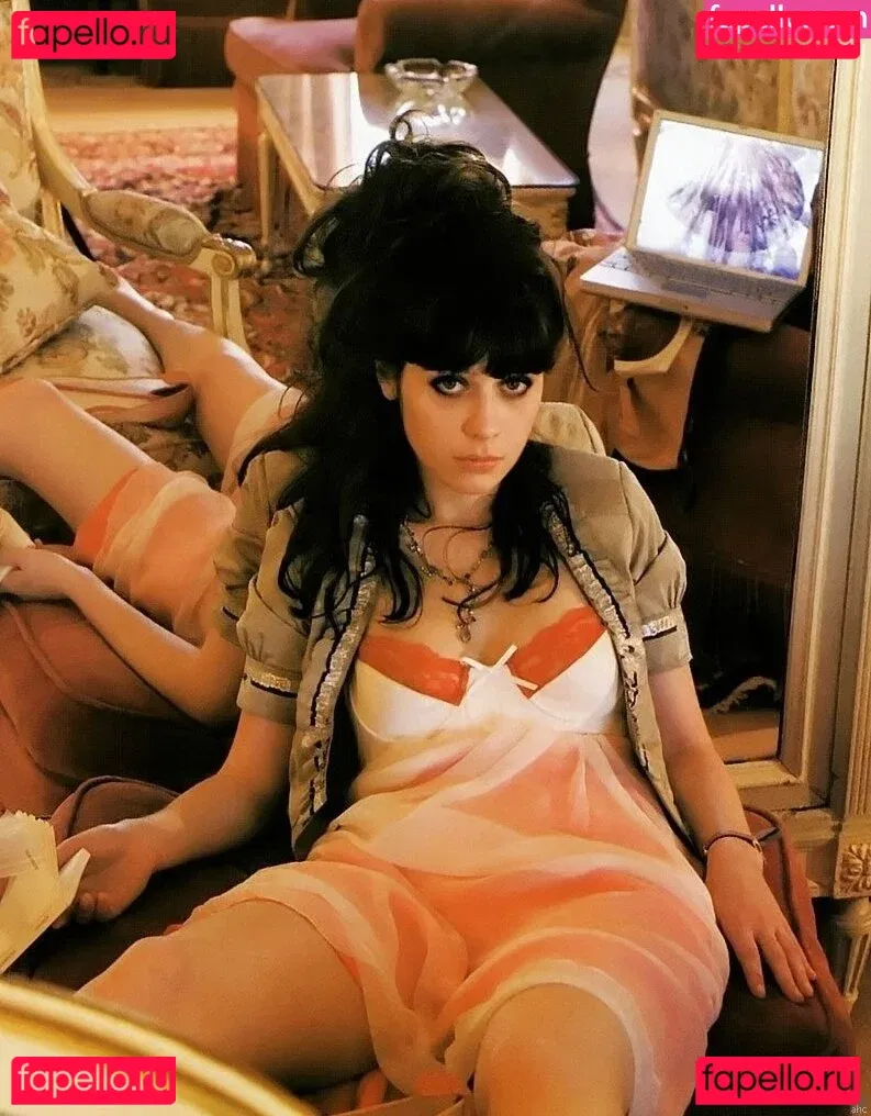Zooey Deschanel Onlyfans Photo Gallery 