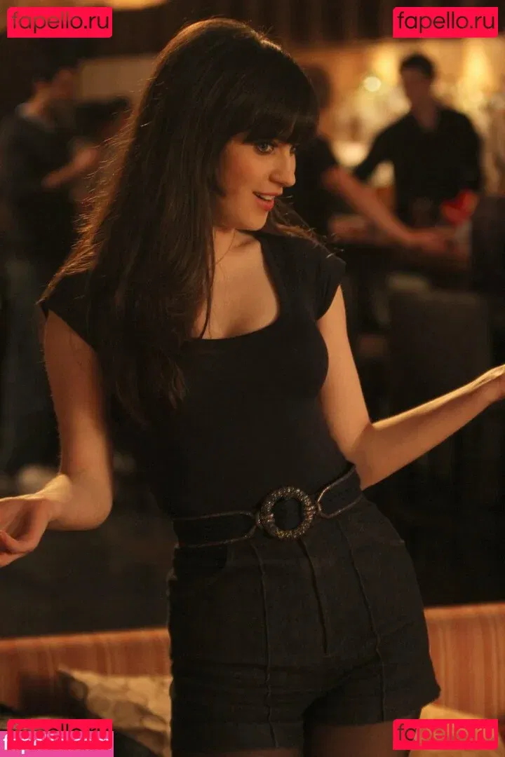 Zooey Deschanel Onlyfans Photo Gallery 