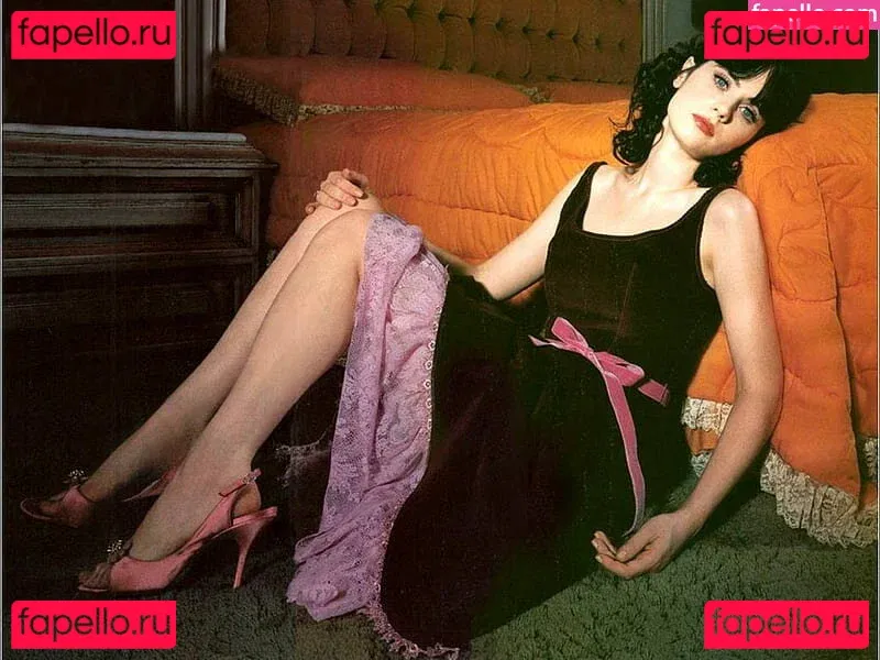 Zooey Deschanel Onlyfans Photo Gallery 