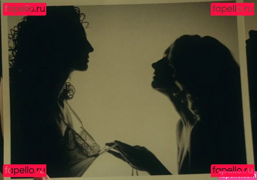 Zooey Deschanel Onlyfans Photo Gallery 