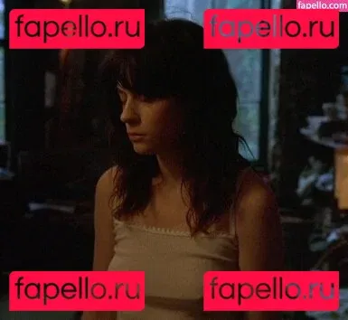 Zooey Deschanel Onlyfans Photo Gallery 