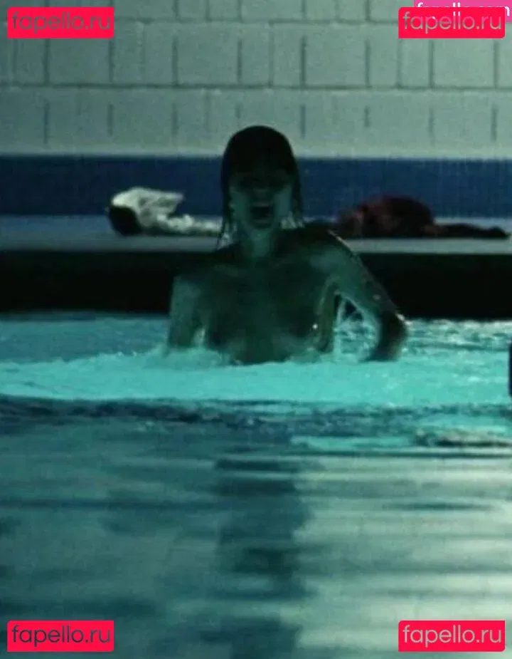 Zooey Deschanel Onlyfans Photo Gallery 