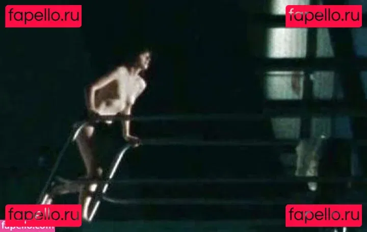 Zooey Deschanel Onlyfans Photo Gallery 