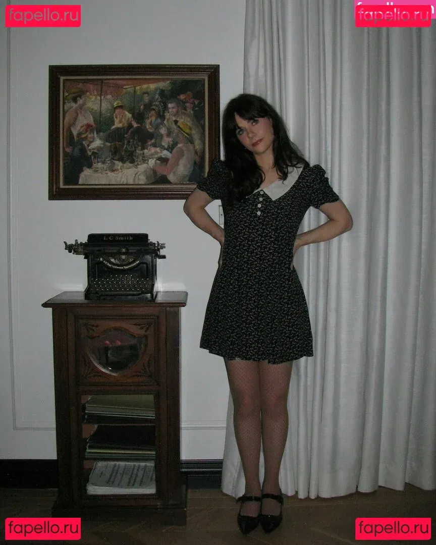 Zooey Deschanel Onlyfans Photo Gallery 